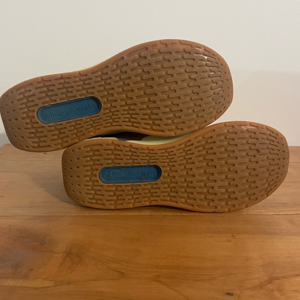 While On Earth Move Athletic Sneakers - Picture 7 of 10